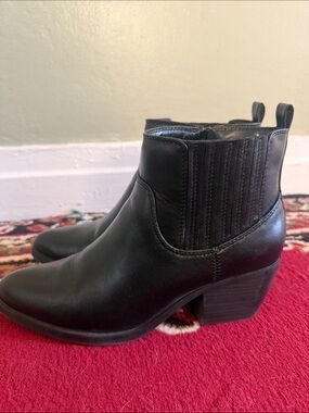 Old Navy Women’s Black Faux Leather Ankle Boots Sz 8 EUC